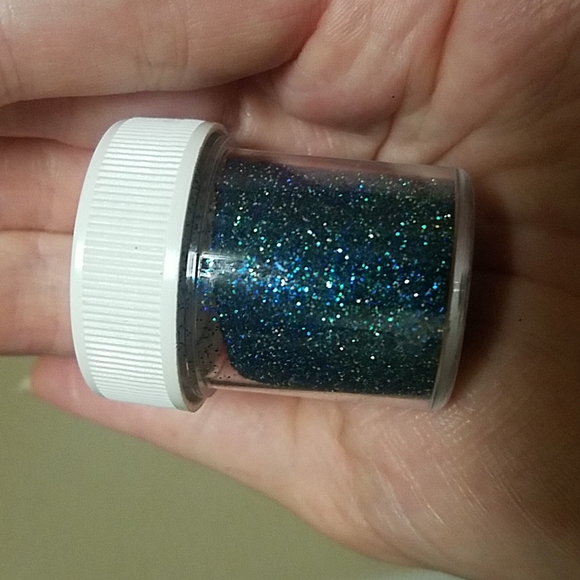 Yellow, green, and blue fine glitter makeup - Picture 4 of 7